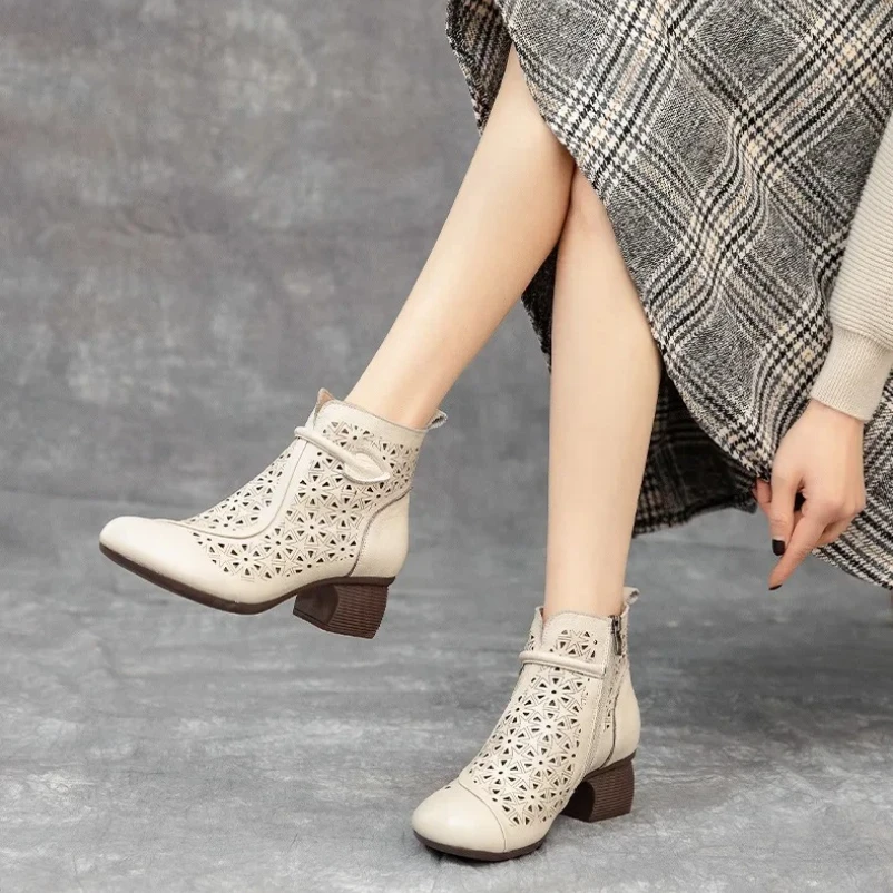 

Весна/Лето 2024, новые перфорированные ботинки из воловьей кожи с полыми и дышащими крутыми ботинками, сапоги в стиле ретро с отверстиями на высоком каблуке