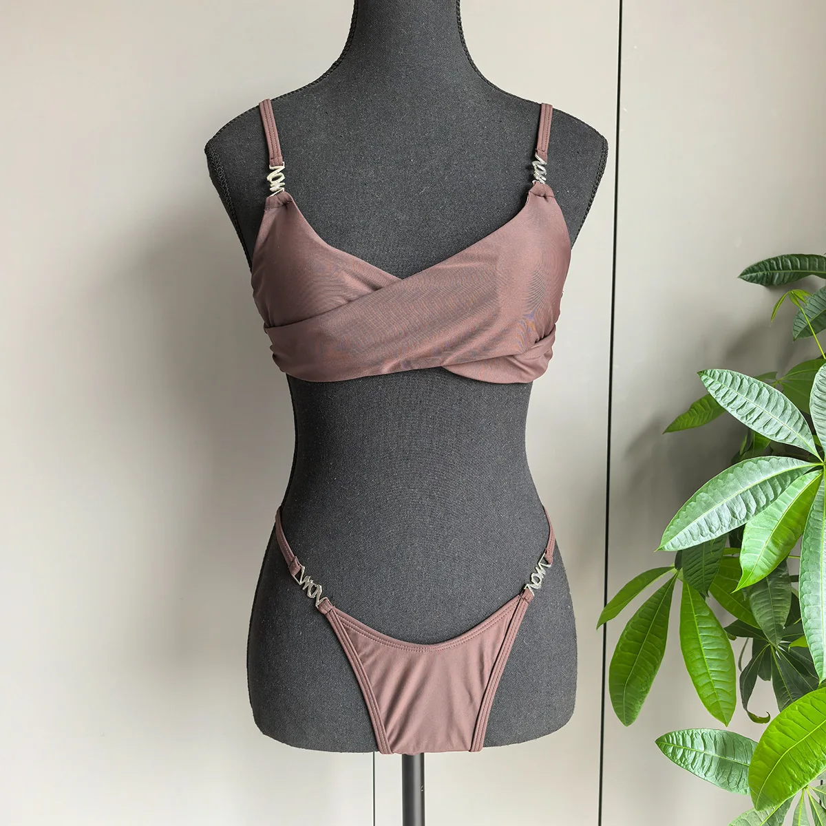 2025 جديد بيكيني الأوروبية والأمريكية مثير بيكيني بلون عبر الحدود التجارة الخارجية سبليت ملابس السباحة النسائية ملابس السباحة النساء