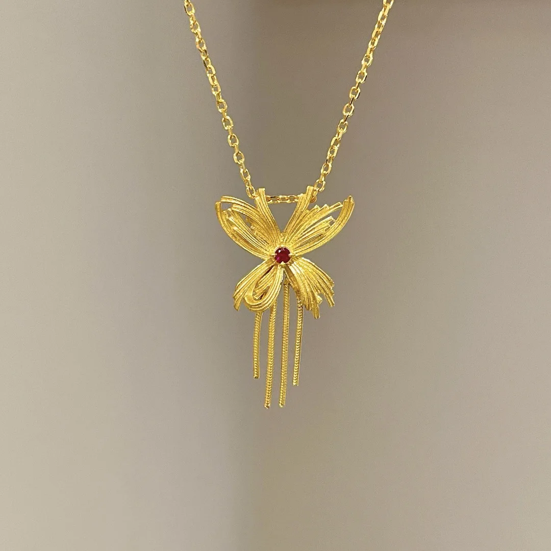 New Chinese Style Gold Butterfly Tassel Necklace With Red Center Accent Delicate Elegant Unique Design Clavicle Chain For Women