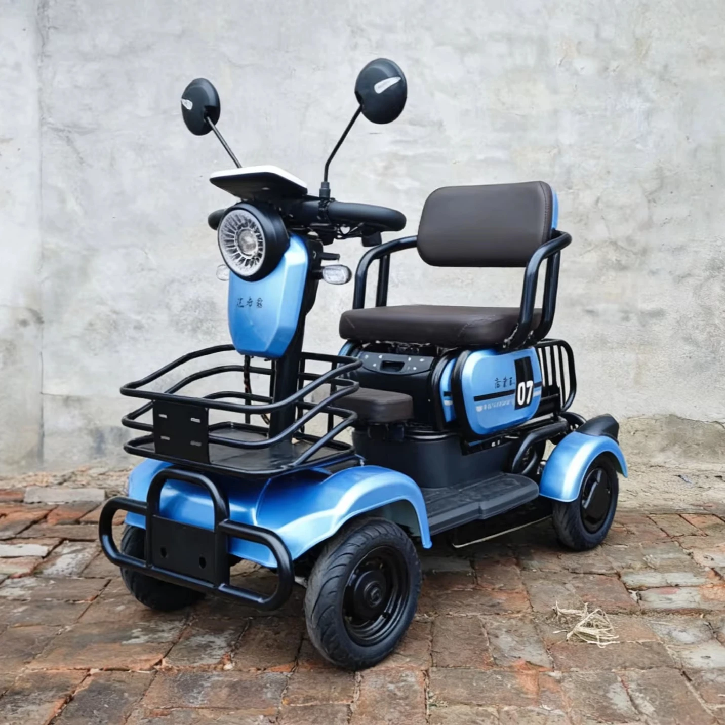 Small Foldable Battery-Powered Electric Four-Wheeler Handicapped Scooter 600W Motor 150kg Capacity for Picking Up/Dropping