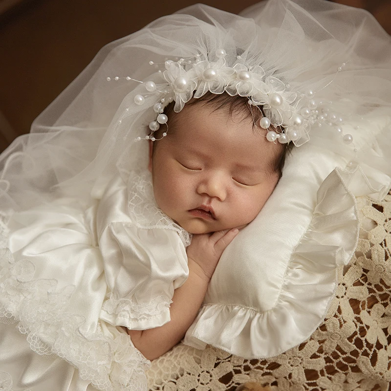 Roupa recém-nascida para crianças, vestido pequeno, tema do terno do casamento, boneca do urso, lâmpada de mesa pequena, adereços do estúdio, estilo britânico