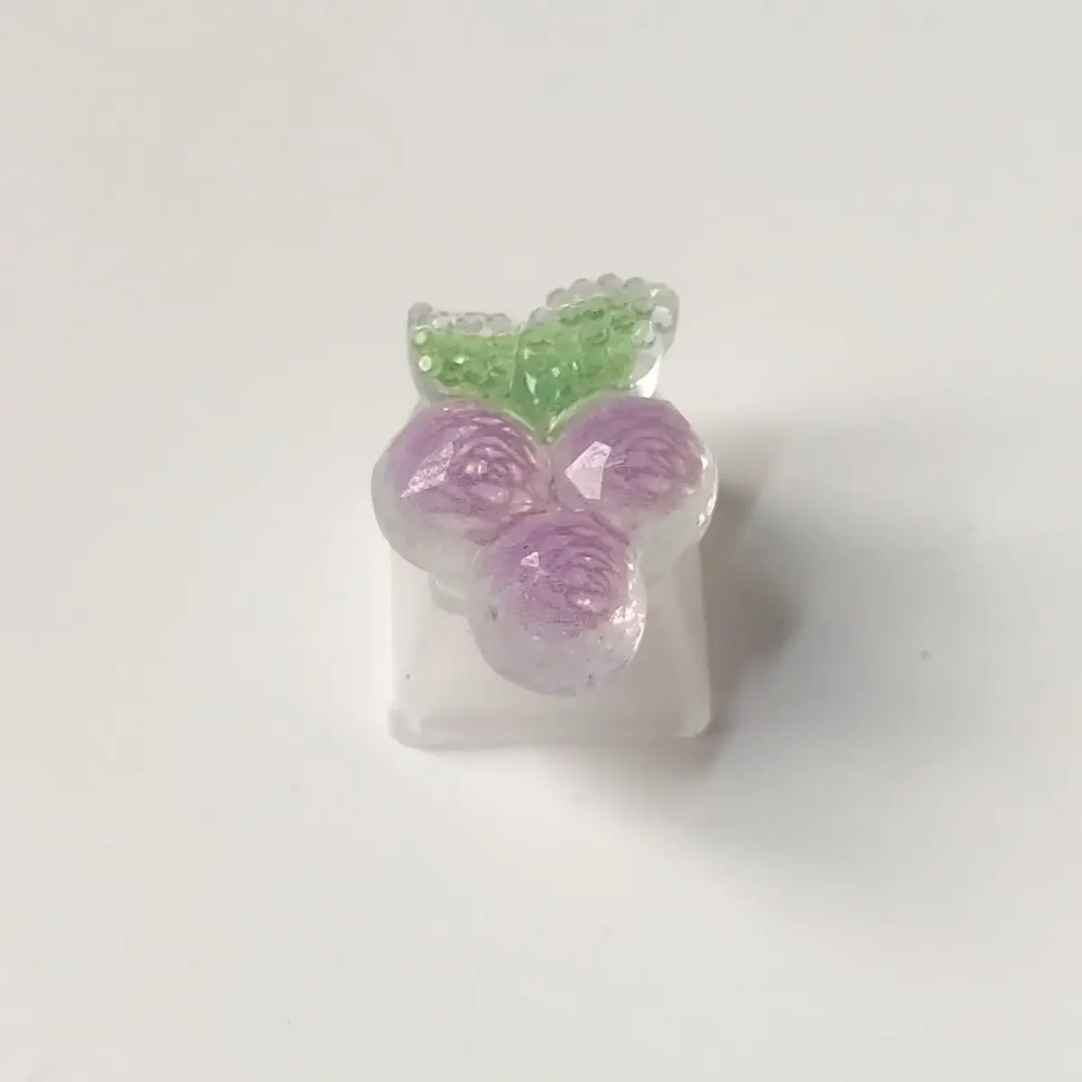 

Resin R4 three-dimensional grape transparent keycap mechanical keyboard cross shaft available