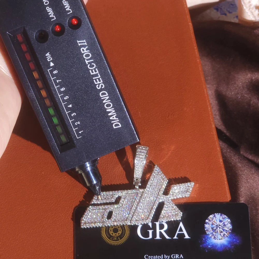 

ICEC индивидуальный муассанит итальянский клинок с буквами, табличка из серебра 925 пробы, изысканные ювелирные изделия, уличное ожерелье в стиле хип-хоп, нишевый аксессуар