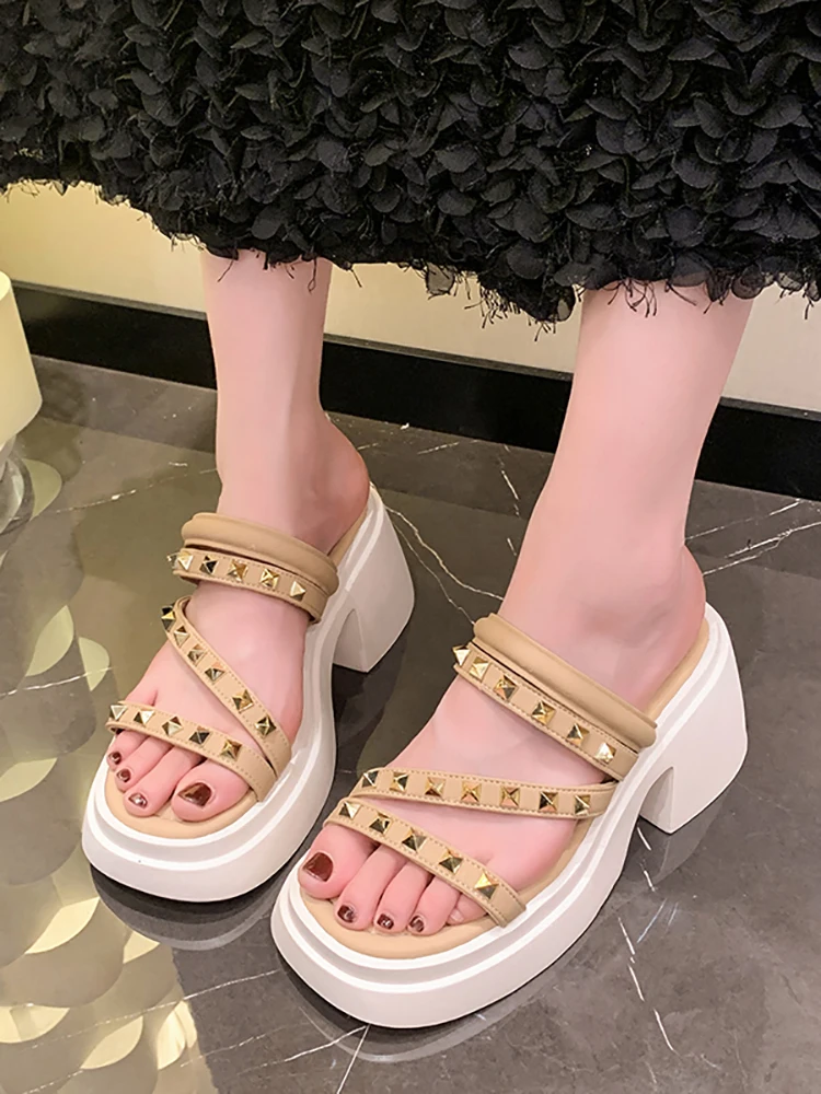 Shoes Woman 2024 Slippers Casual Platform Low Rivet Rubber Flip Flops Square heel Pantofle Luxury Soft Summer Hawaiian Block