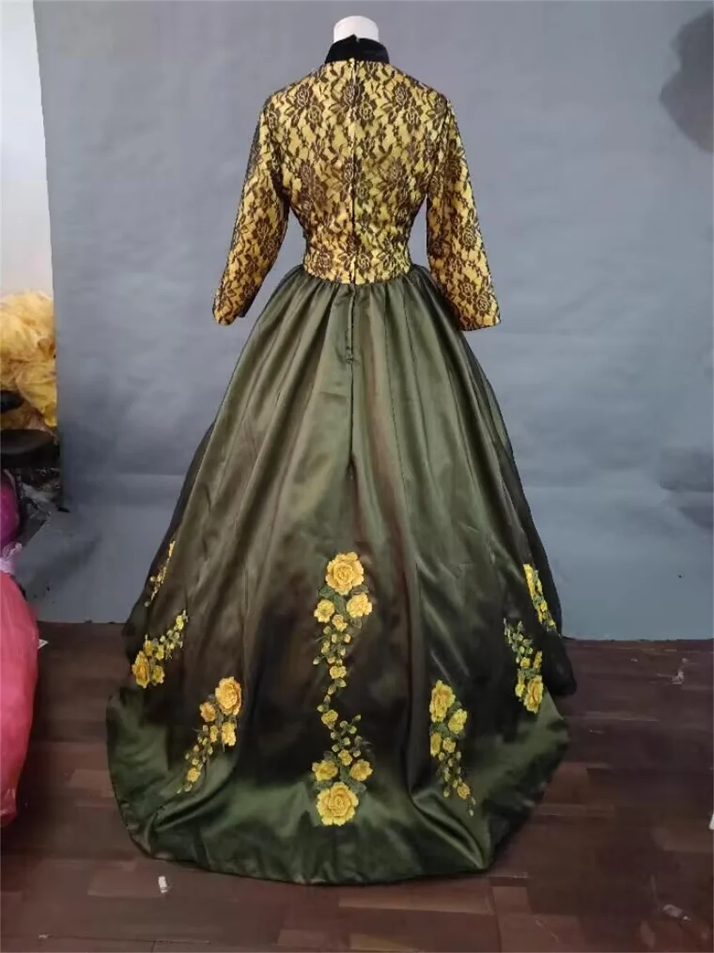 Madrastra Vestido XXX: La Verdadera Experiencia de Usar el Disfraz de Lady  Tremaine en Cosplay