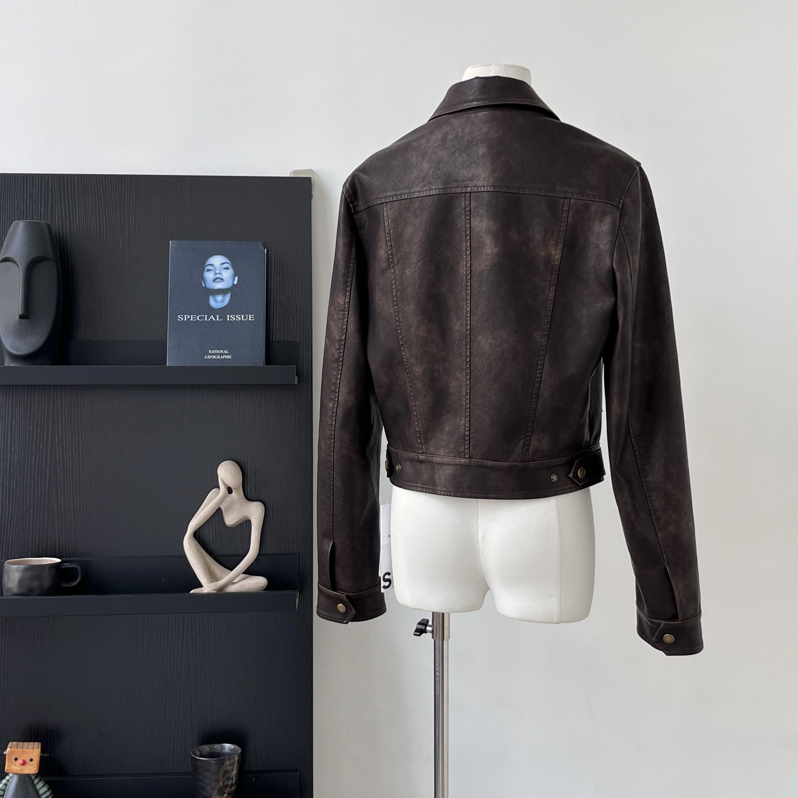 سترة نسائية أنيقة للربيع والخريف من جلد البولي يوريثان بسحاب قصير نحيف ملابس خروج للسيدات بياقة مقلوبة وأكمام طويلة ملابس خارجية من الجلد الصناعي