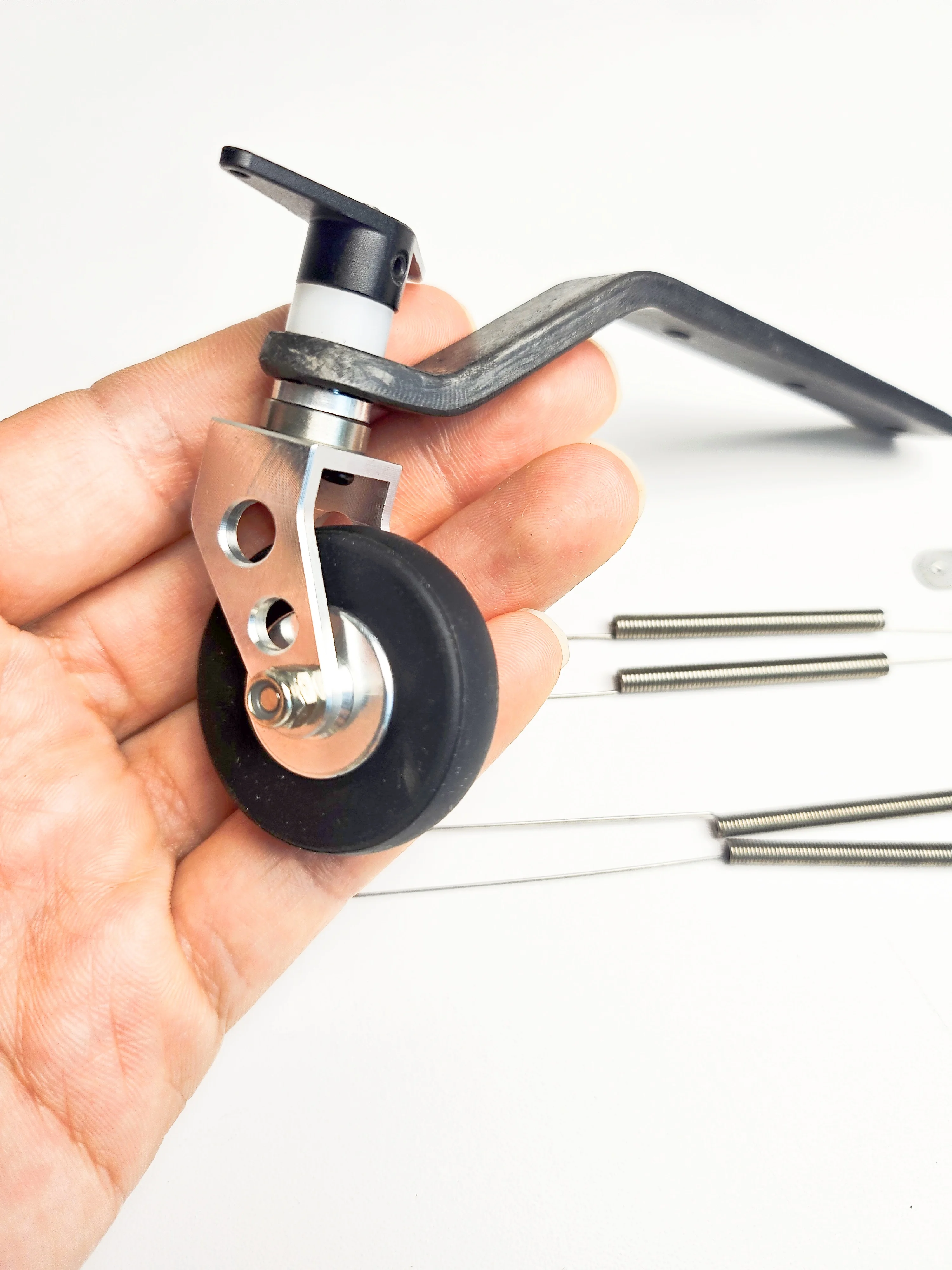 Jeu de roues de train d'atterrissage arrière en Fiber de carbone, pour moteur à essence 26CC/30CC/40CC/50CC/63CC/80CC/100CC, modèle d'avion RC, Version à ressort