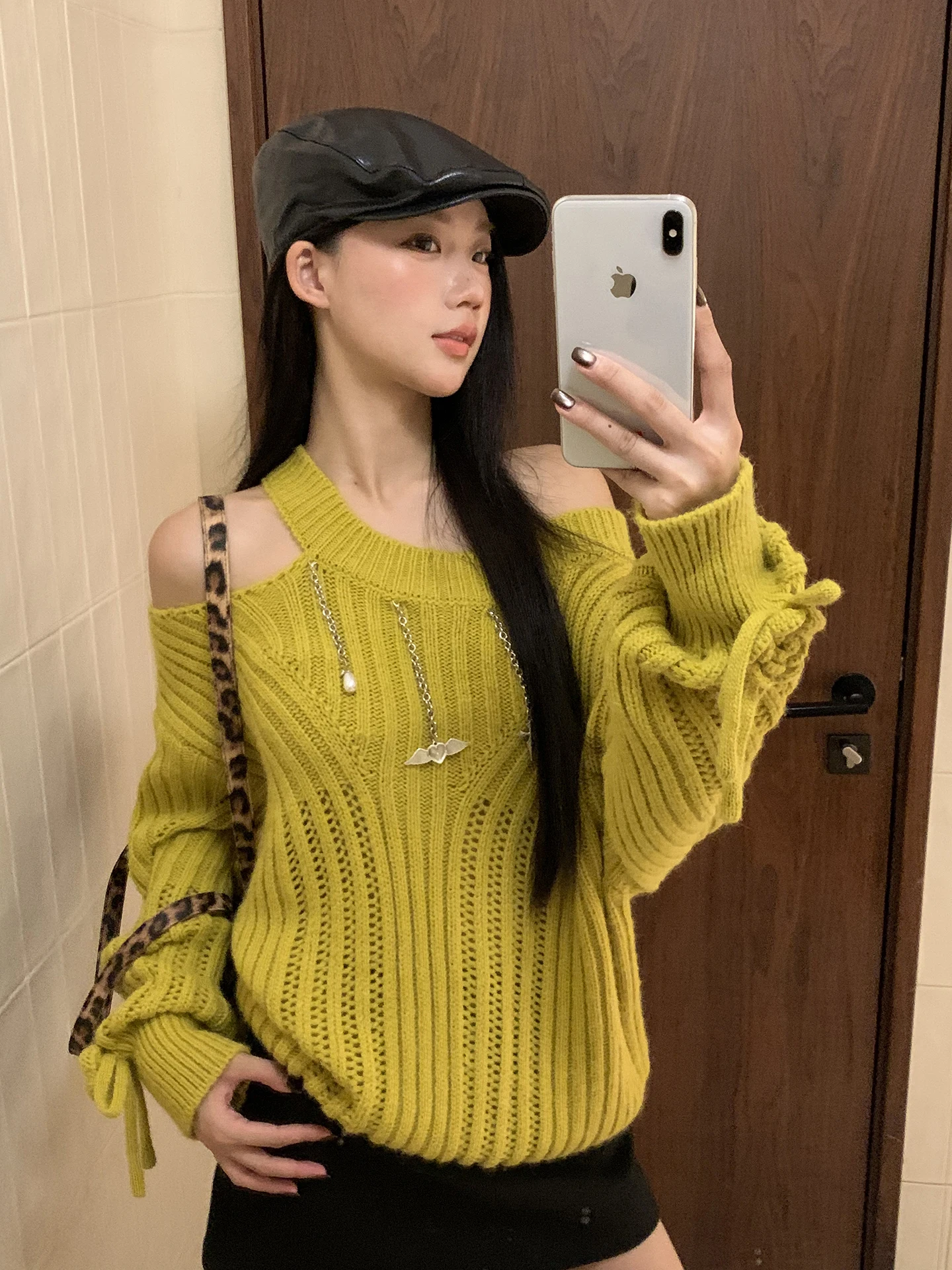 

Красный вязаный свитер Red Celebri Studio с открытыми плечами для женщин, осенне-зимний, свободный, комфортный, повседневный, высокого качества