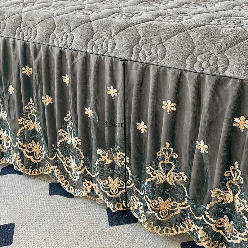 Pure Color Cotton Lace Plush Bed Cover in Autumn Winter Three Piece Set of Warm Non Slip Beds Skirt Soft Breathable Dust Covers