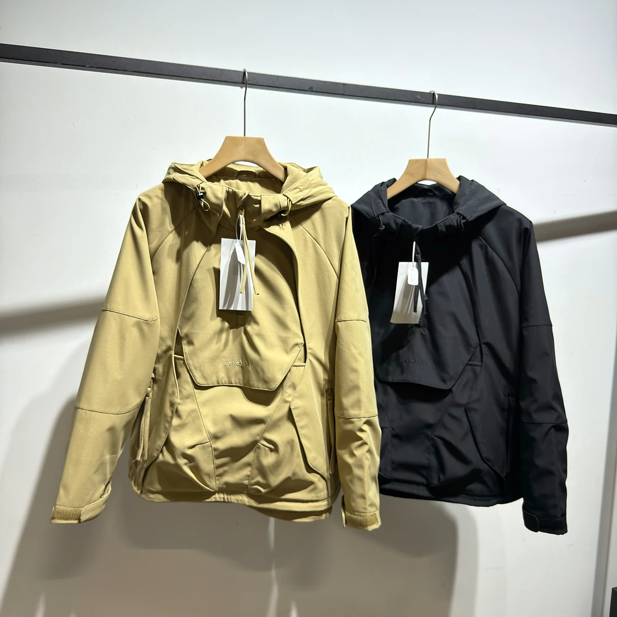 

Ветрозащитная водонепроницаемая мужская куртка с капюшоном для активного отдыха, осенняя модная повседневная свободная куртка с длинными рукавами на молнии