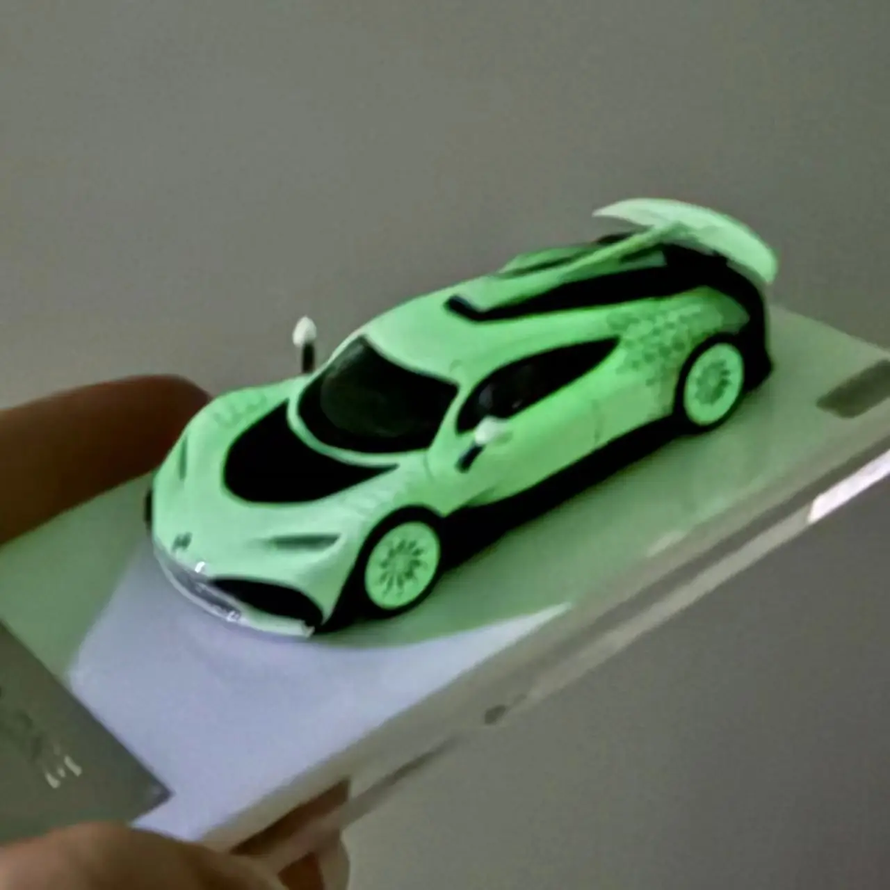 

CWL 1:64 Mercedes-Benz AMG ONE luminous alloy car model collection, genuine ornament