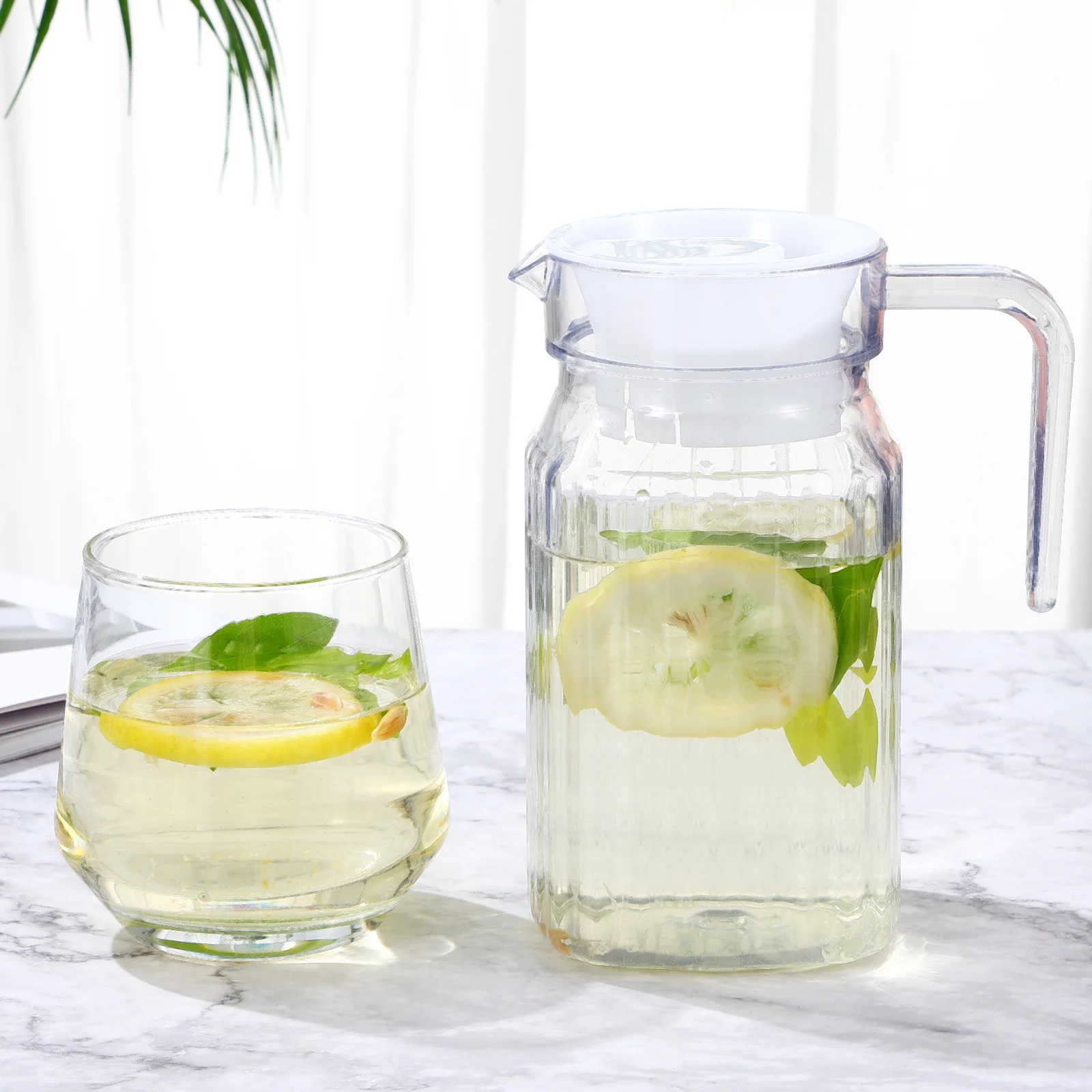 

2Pcs Large Capacity Cold Water Pitchers Elegant Design for Home and Restaurant Use with Lid Pitcher Pitcher with Lid