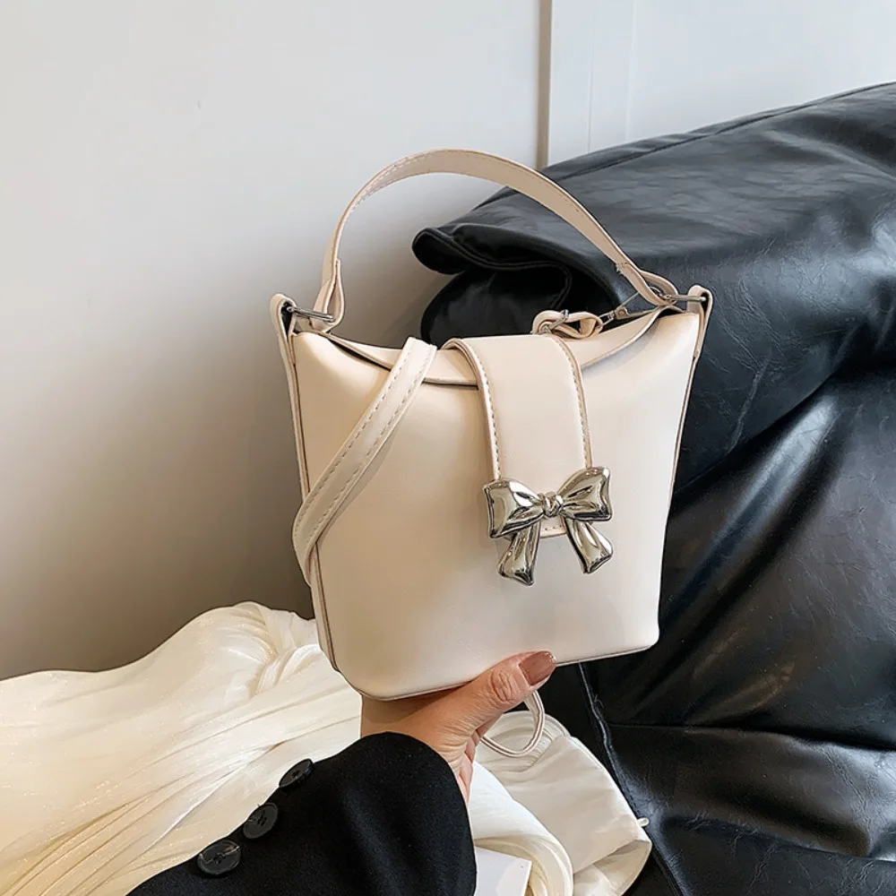 

Trendy Pu Leather Bow Buckle PU Bag Solid Color Handbag Silver Bucket Bag Crossbody Bag Korean Style Women's Shoulder Bag Travel