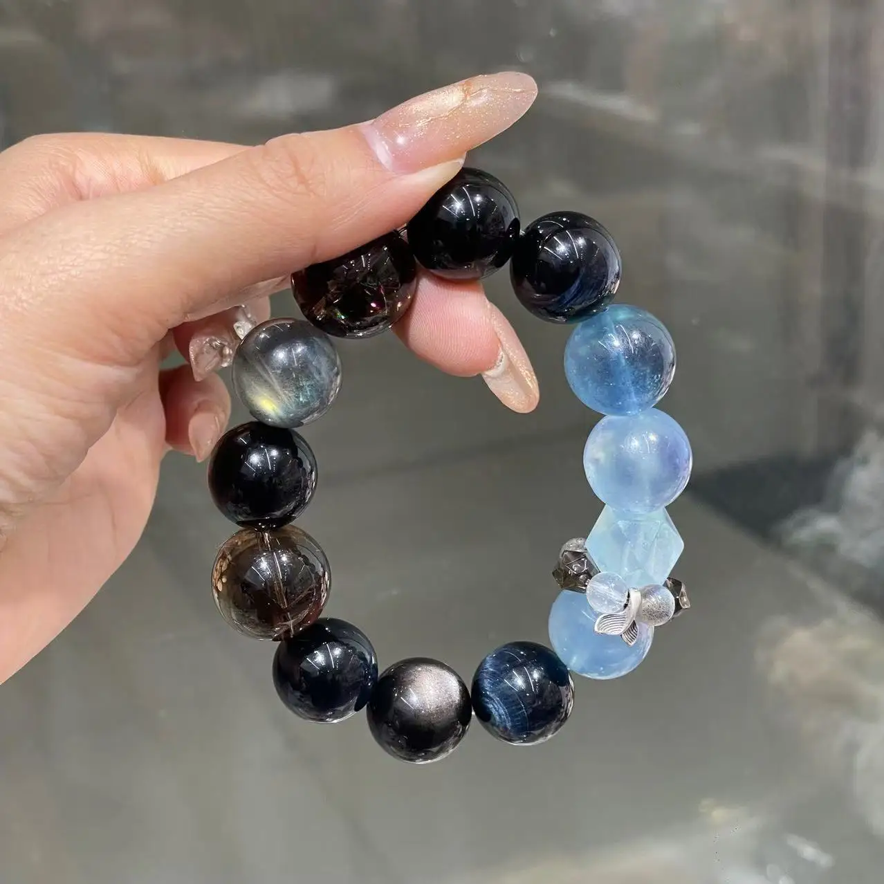 

Natural Large Particles Aquamarine Crystal Bracelet for Women, Light Luxury Fashion Crystal Bead Bracelet