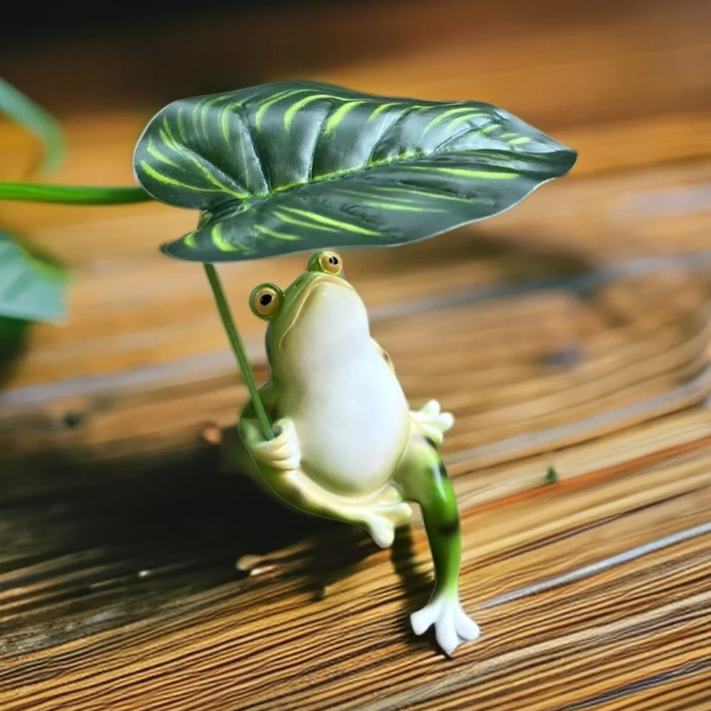 Frog Garden Statue Fish Pond Decoration Holding A Leaf Resin Frog Figurine Realistic Cute Animal Miniature for Home Office