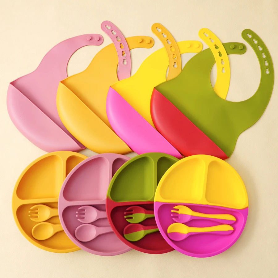 4PCS Baby Silicone Tableware Sets Contrasting Colors Dining Sets Suction Plate Waterproof Bib Portable Baby Spoon Fork