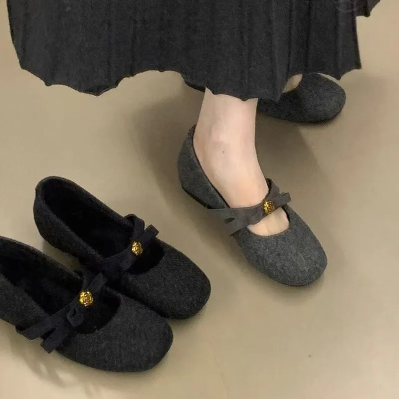 

Модные туфли-лодочки женские Мэри Джейн без шнуровки на квадратном низком каблуке с квадратным носком для женщин, повседневная обувь с однотонным узлом-бабочкой, большие размеры