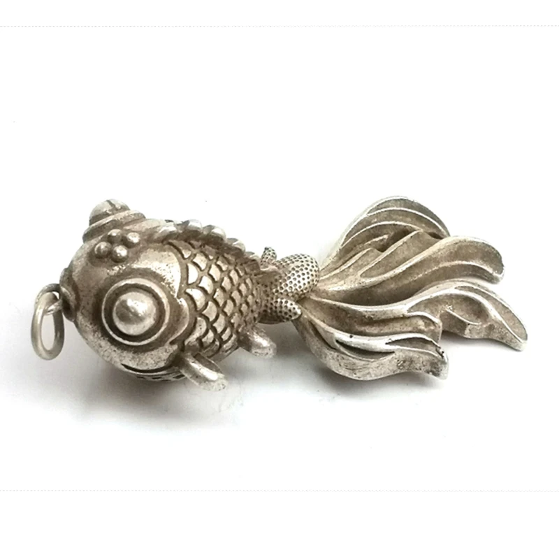 YIZHU CULTUER ART Size 2 Inch Old Chinese Tibet Silver Carved Lovely Fish Statue Pendant Wonderful Gift Collection