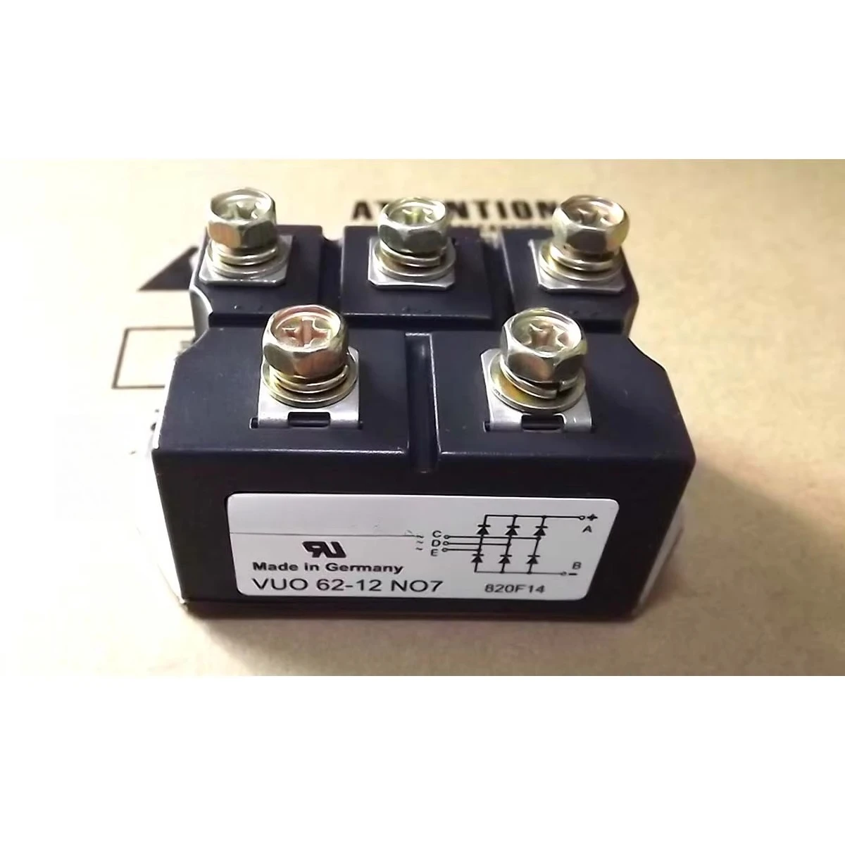 

THREE PHASE BRIDGE DIODE RECTIFIER MODULE VUO82-16NO7 VUO62-12NO7 VUO62-16NO7 SKD82/16