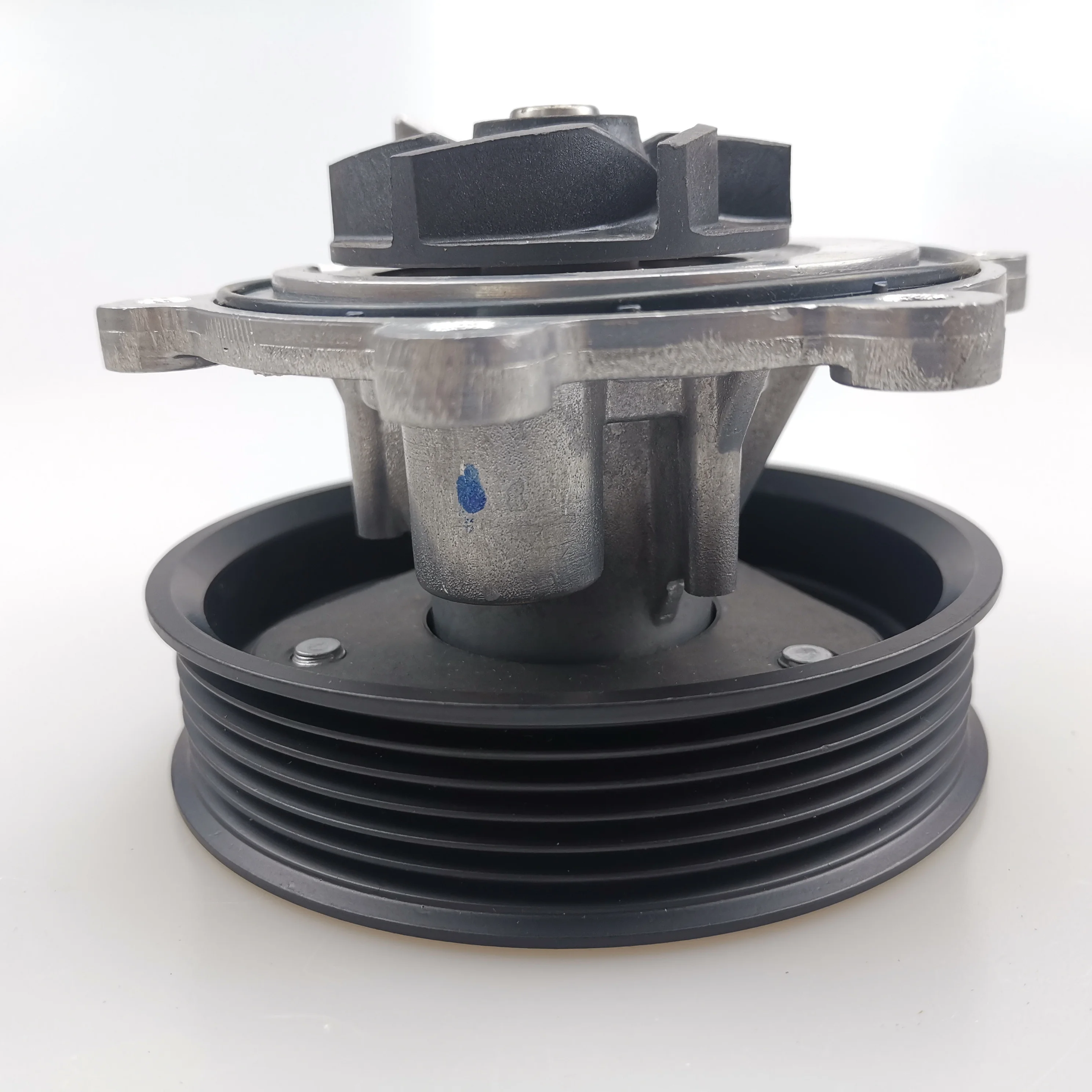 

SAIC MAXUS G10 2.0T Original Engine Water Pump 10164816