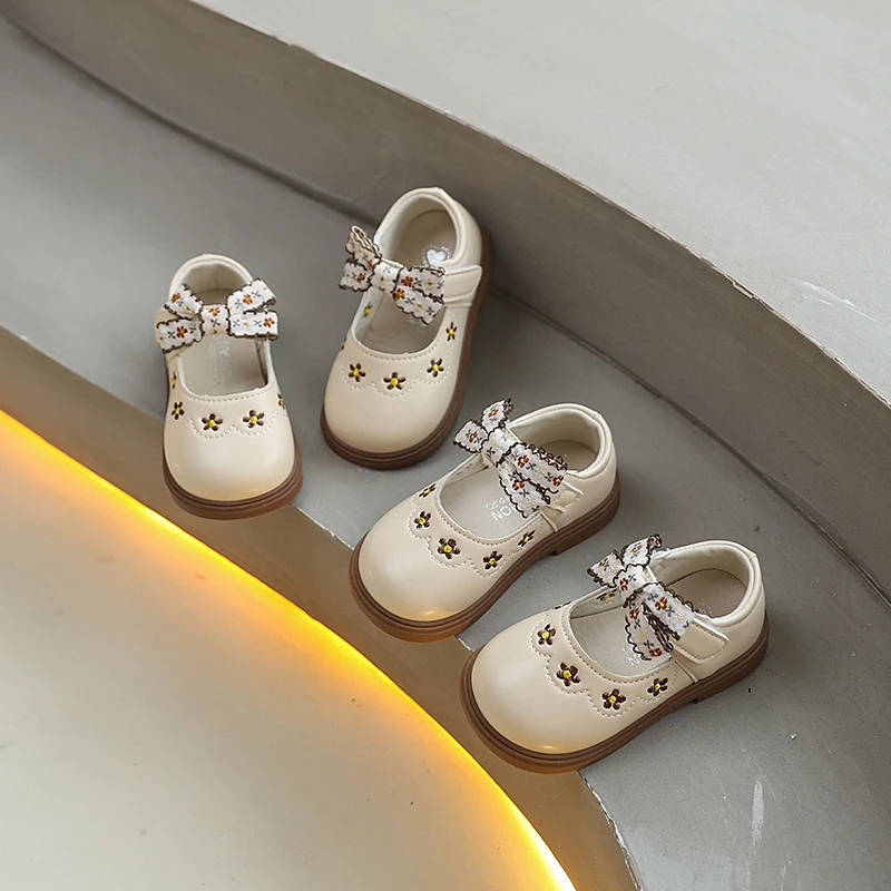الفتيات أزياء التطريز الأميرة أحذية ربيع الخريف الاطفال أداء أحذية من الجلد مدرسة الحلو الأطفال عارضة ماري جين الأحذية