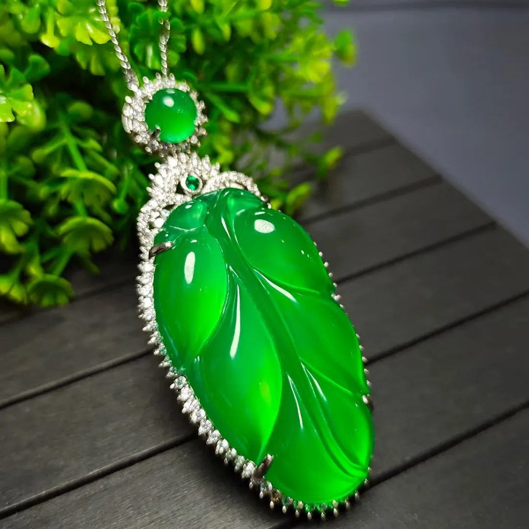 Echte Groene Jade Laat Aufhänger Halskette Women Chrysopraas Charms Sieraden Jade Steen Blad Chalcedoon Amulett Geschenken