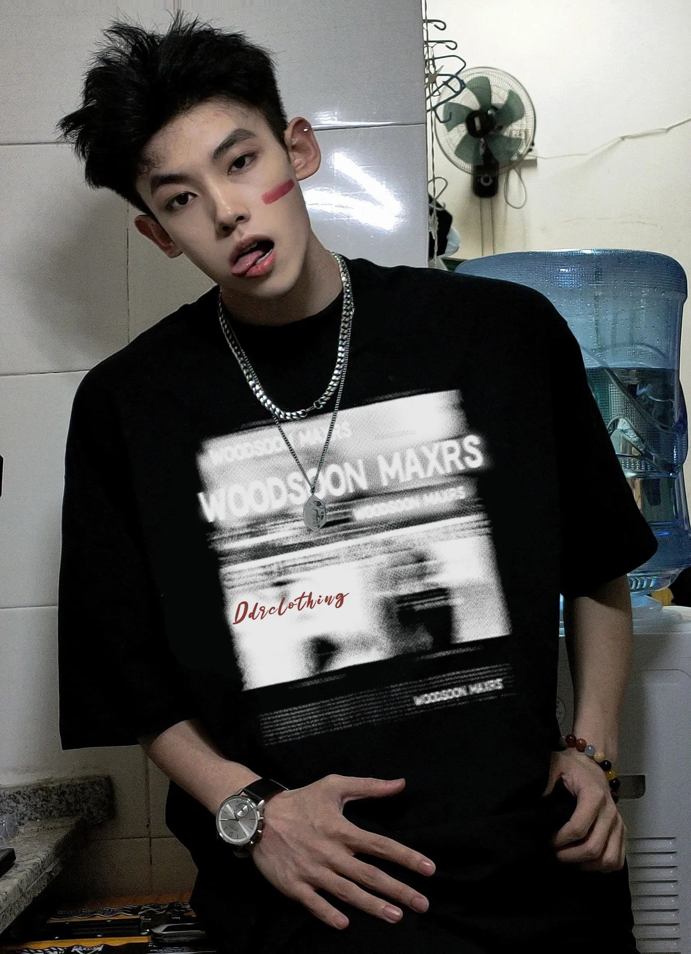 Men Summer New American Streetwear Retro Text Print Round Neck Short Sleeve T-shirt Casual Loose Tee in Black Dark Gray Red