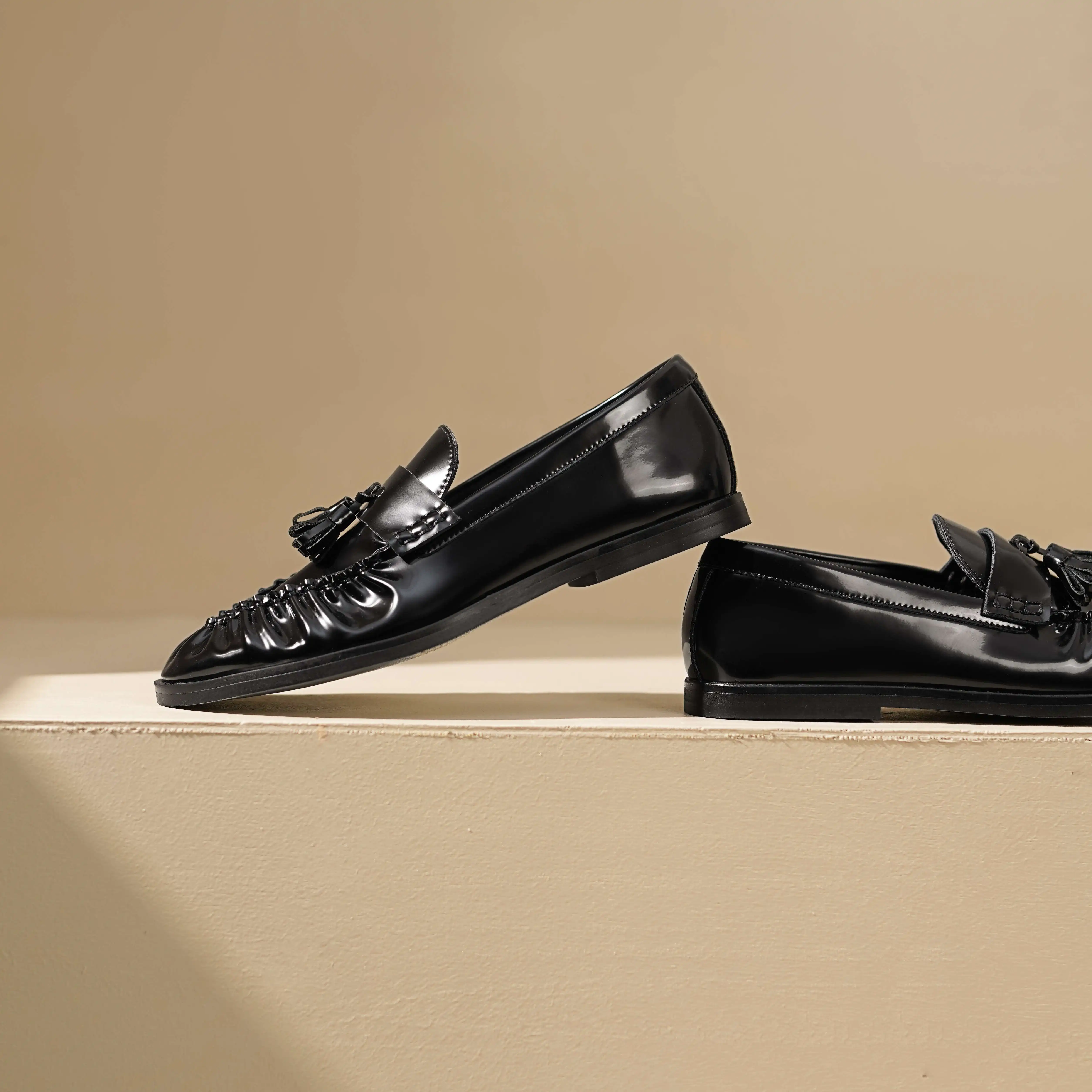 Cowhide Slip-On Loafers - Retro Low Heel Pleated Women Pumps