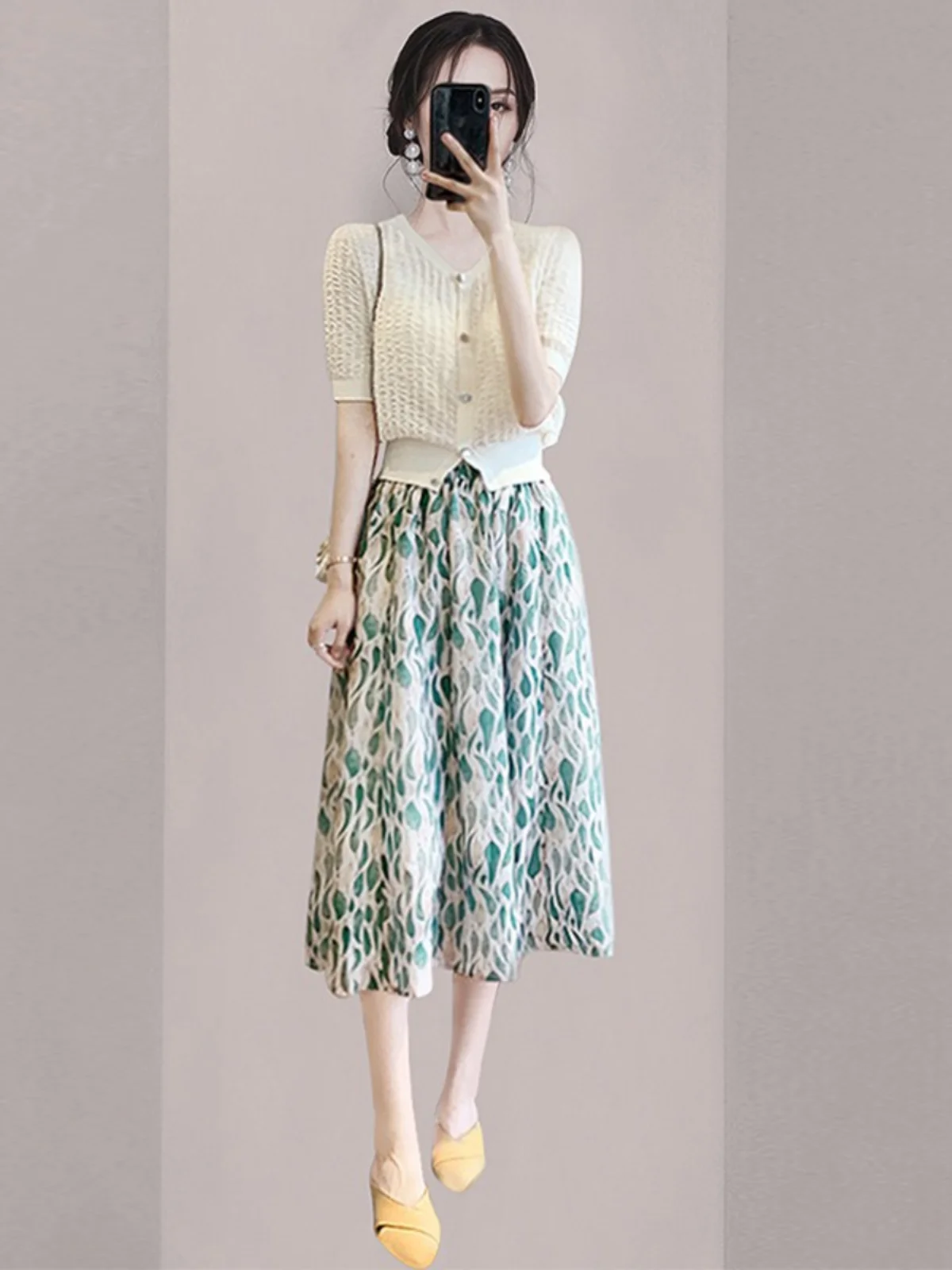 

Elegant Silk Two-Piece Set Casual Versatile Professional Summer Fashion 2026 Women's High Waist A-Line Skirt Commute Style