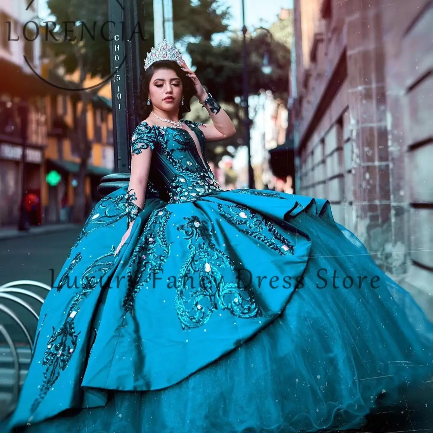 Vestidos de Quinceañera de Lujo, Vestido de 15 Años con Cuello en V, Apliques de Encaje, Hombros Descubiertos, Vestido de Gala, Vestidos Personalizados de 15 Años, Color Lila