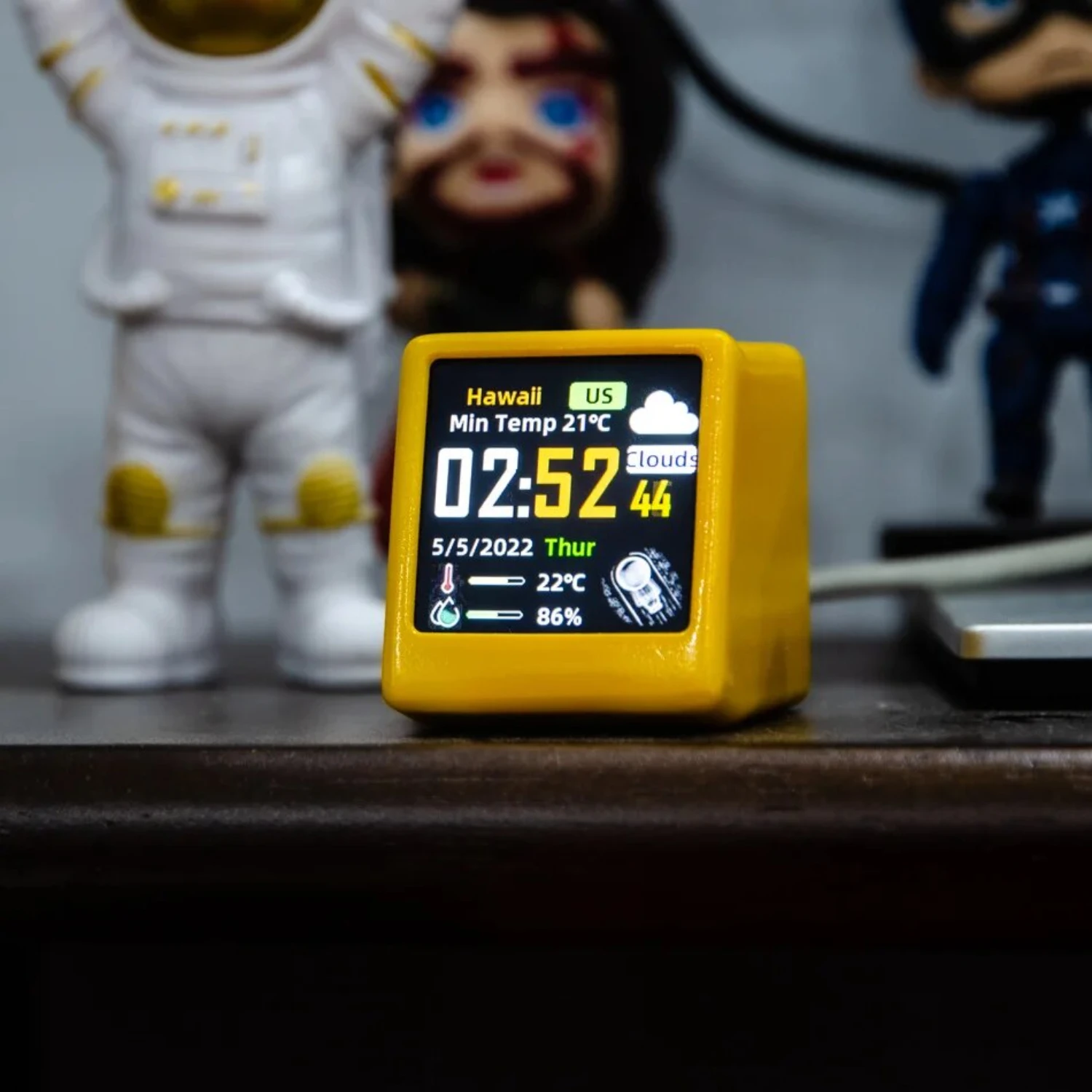 

Stylish Portable Mini Smart Wifi Weather Station - Small Compact Display for Temperature, Humidity, Time, and Alarm Clock - Idea