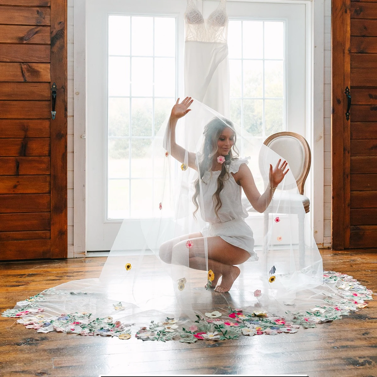 Chapel Train Colorful Embroidered Wedding Veil 3D Fowers Leaf Customized Wildflowers Colored Trailing Bridal Veil with Comb