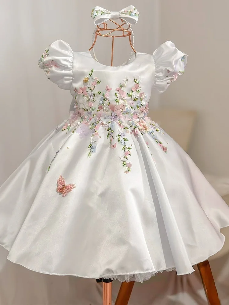 Maßgeschneidertes Blumenmädchenkleid Hochzeitskleid Party-Kinderkleid mit Puffärmeln 3D Blumen- und Schmetterlingsstickerei Satinkleid mit Passendem Stirnband