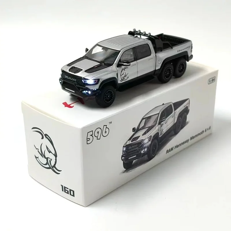 596 1/64 Chevrolet Impala NYPD x Dodge Ram 1500 TRX Hennessey Mammoth 6×6 avec phares fonctionnels, modèle de voiture miniature