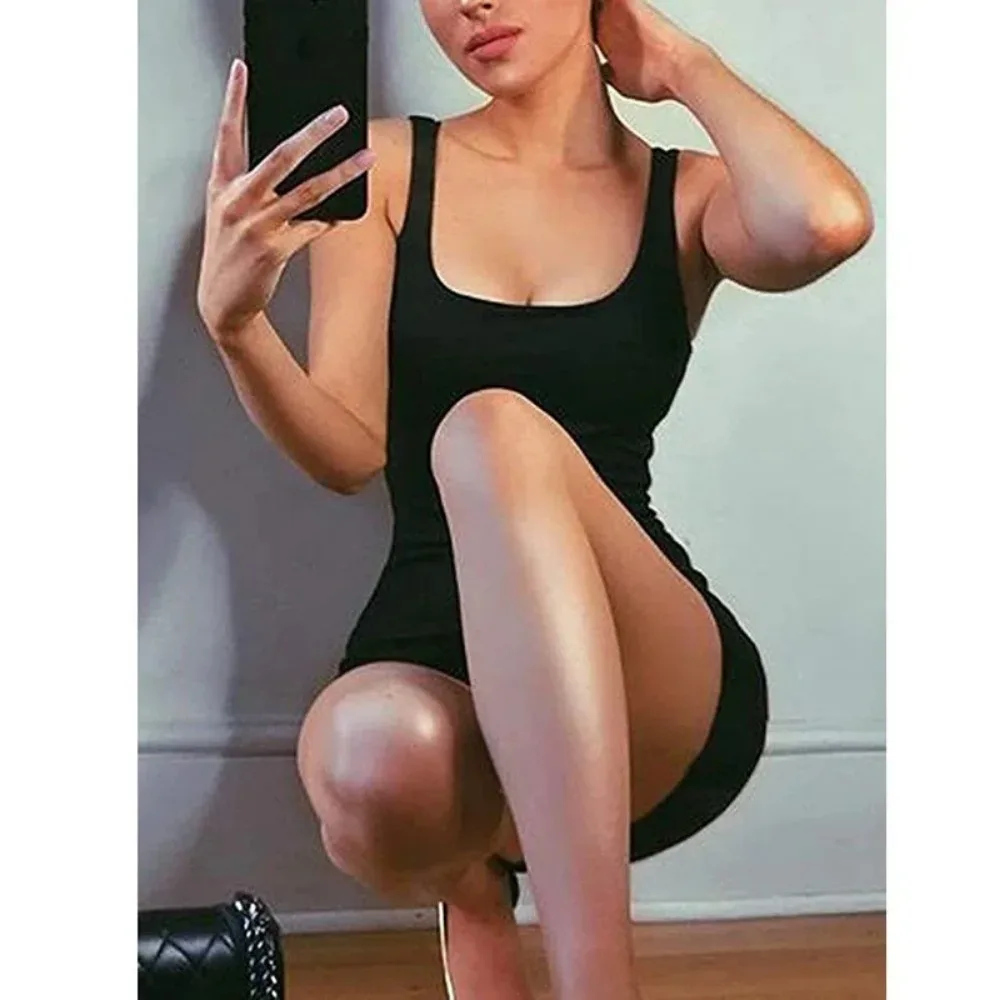 فستان 2025 على طراز المخزون، فستان عصري عبر الحدود بدون ظهر بدون أكمام، حقيبة خصر ملونة، فستان بقصة ضيقة