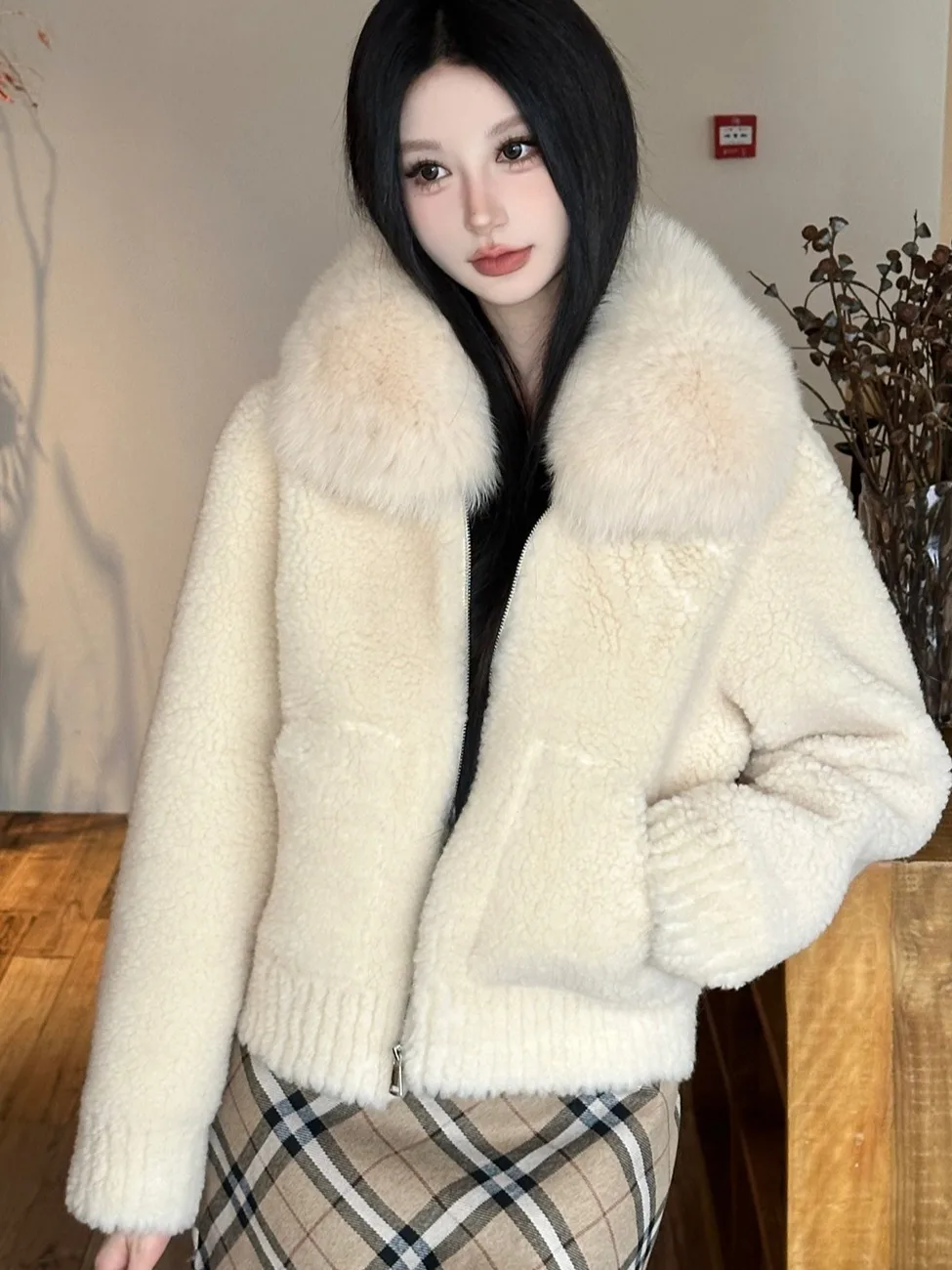 

Пальто женское утепленное с воротником из искусственного меха под овчину, осенне-зимняя новинка, повседневная короткая верхняя одежда