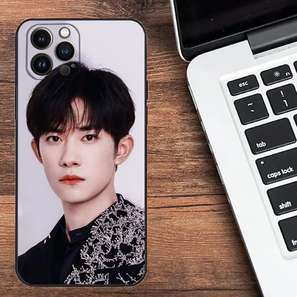 Etui na telefon Jackson Yee actor Apple iPhone 15,14,13,12,11,XS,XR,X,8,7,Pro,Max,Plus,mini silikonowa czarna obudowa