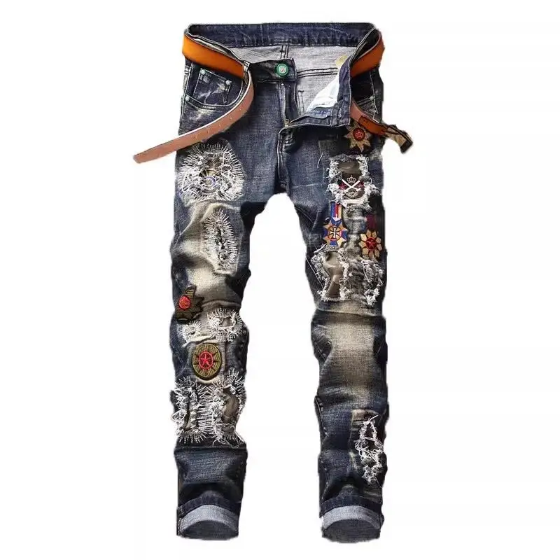 Nieuwe Koreaanse luxe kleding Multi-gescheurde jeans heren patch slanke retro stijl mode persoonlijkheid badge bedelaar cargobroek man