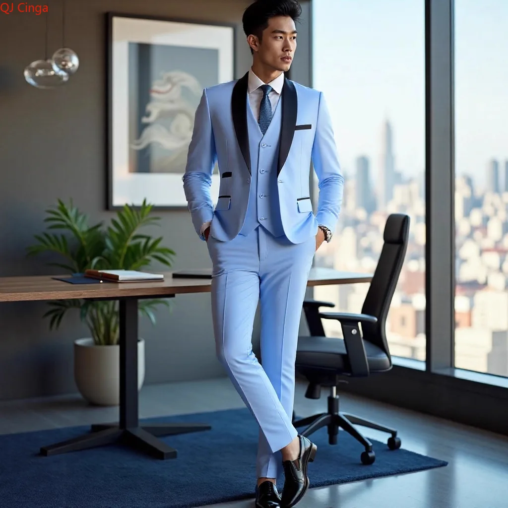 2026 Nuevo traje de tres piezas azul claro para hombre, chaqueta ajustada de tallas asiáticas con chaleco y pantalones, conjuntos de conjunto para fiesta de boda.