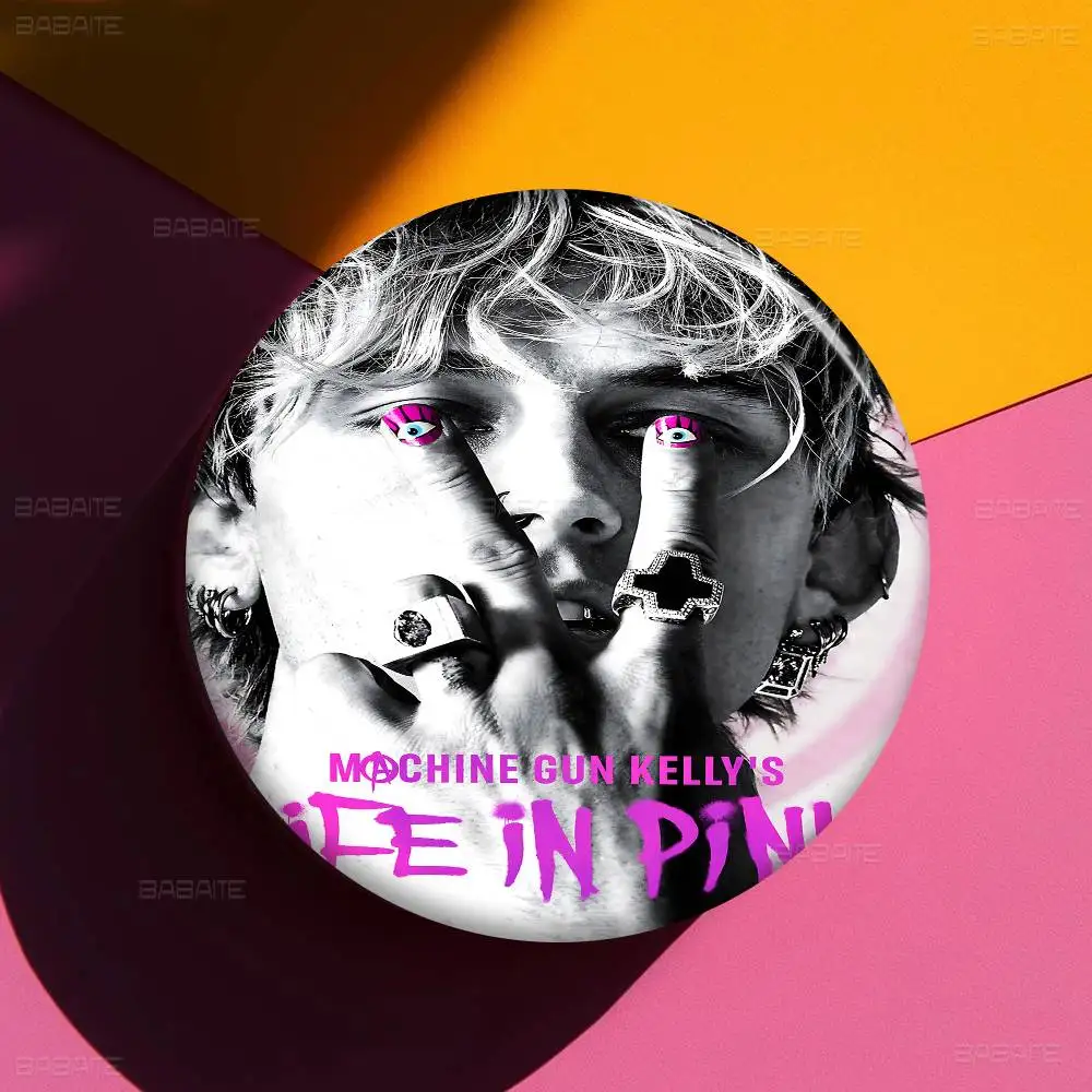 مغني الراب MGK M-آلة بندقية K-كيلي الإبداعية صفيح لينة زر دبابيس الحيوان أيقونة بروش التلبيب على ظهره شارة الملحقات دبوس #4