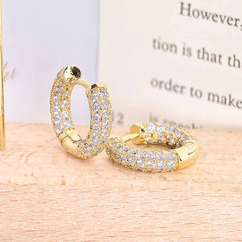 Luxury Women Small Hoop Earrings Dazzling Micro Paved CZ Stones Versatile Female Accessories High Quality Fashion Jewelry E5978