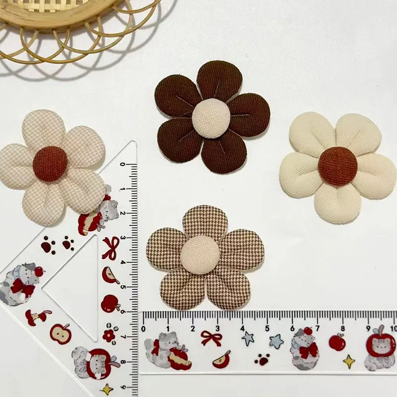 40 Stück 4,5 cm große Stoffblumenapplikationen mit fünf Blütenblättern für DIY-Haarspangen, Kleidung, Schuhe, Hüte, Dekorationen und Aufnäher – Detail 2