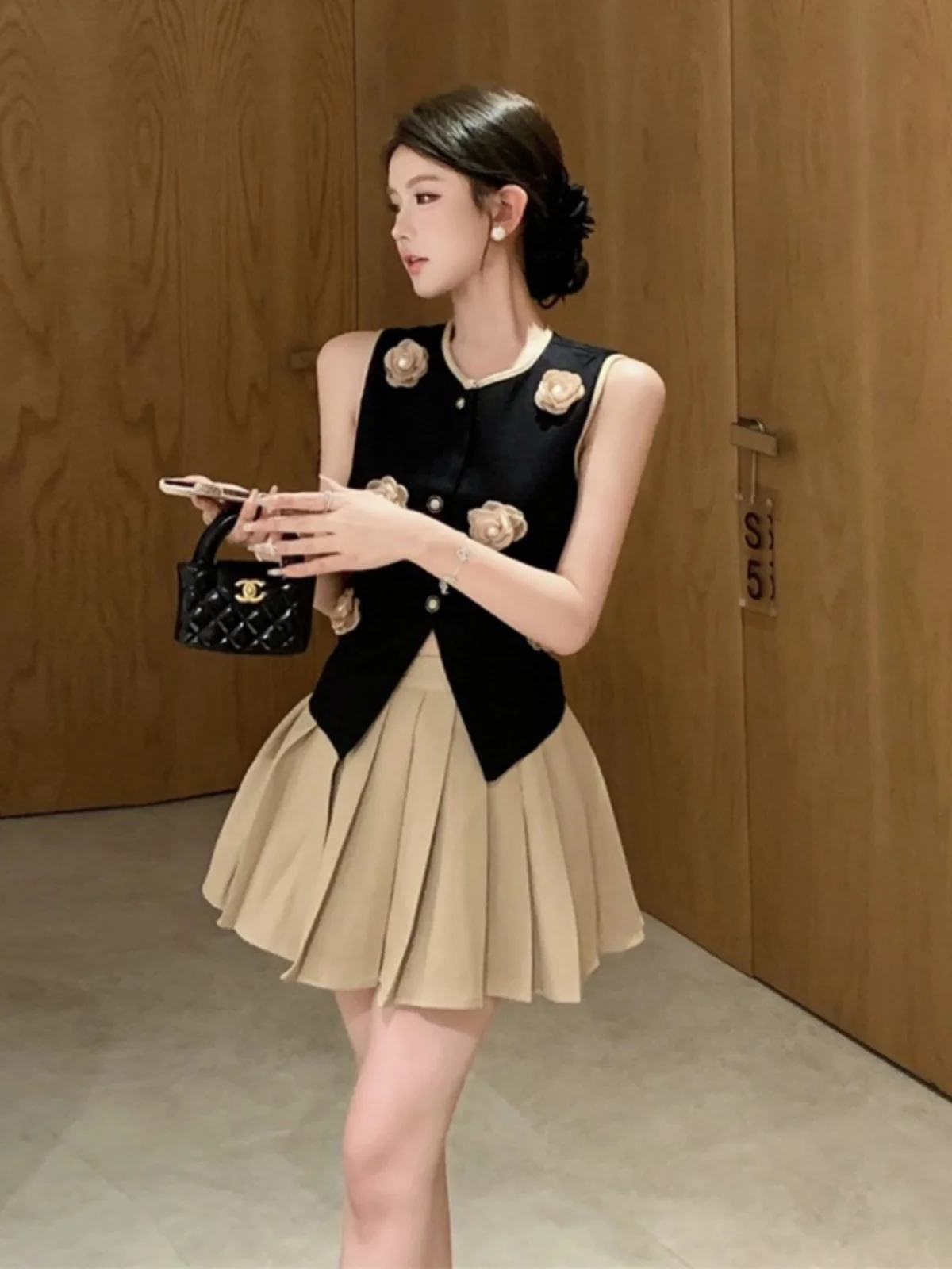 

Fashionable Chic Two-Piece Set with Sleeveless Vest Top And Pleated Skirt Comfortable Cotton Material for Summer Outfits
