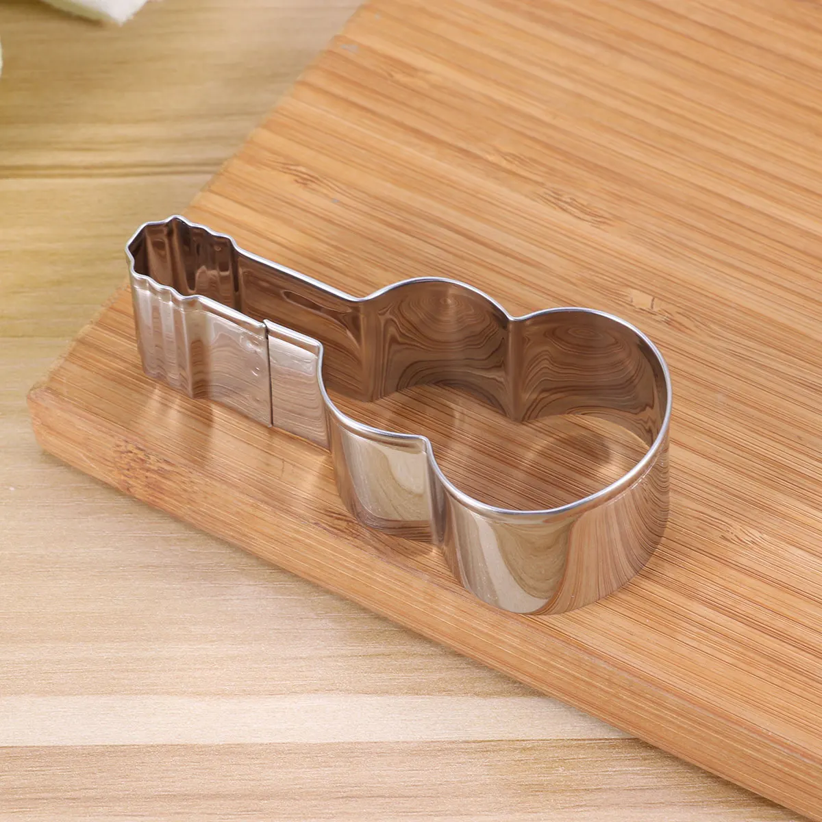 

Stainless Steel Guitar Shape Cookie Moulds Baking Mold Chocolate Fondant Cakes Easy Clean Demoulding Home Professional Use