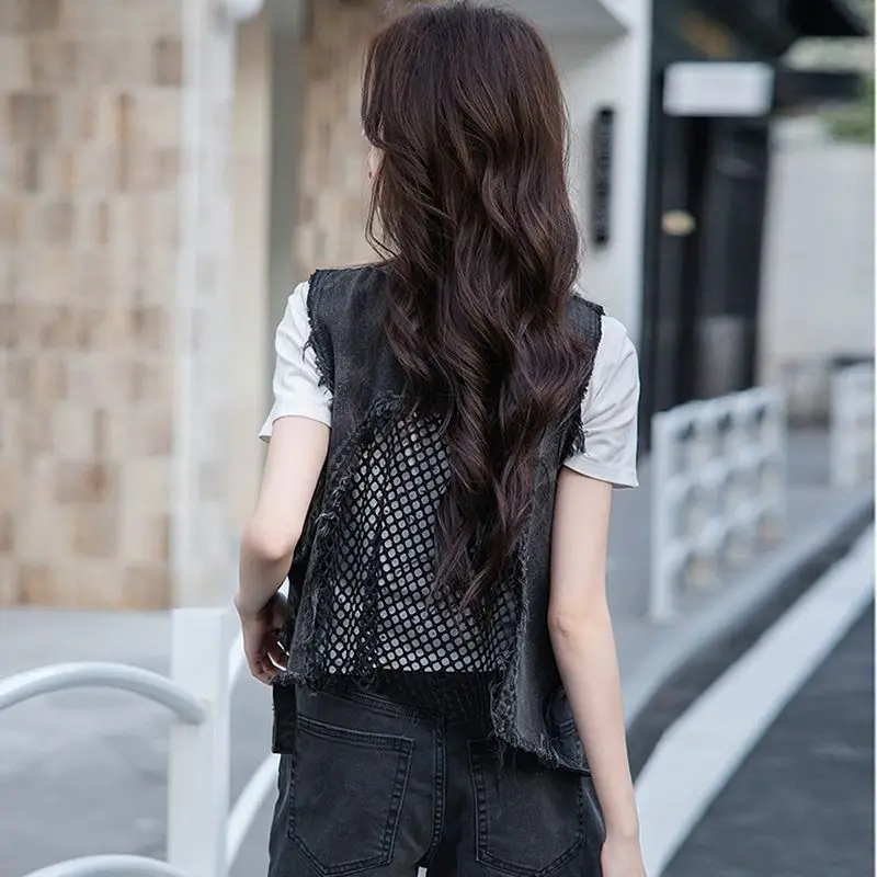 

2026 Женский новый дизайн Sense, уникальный жилет, штабелируемый весенне-осенний женский сетчатый потертый ажурный джинсовый жилет, куртка