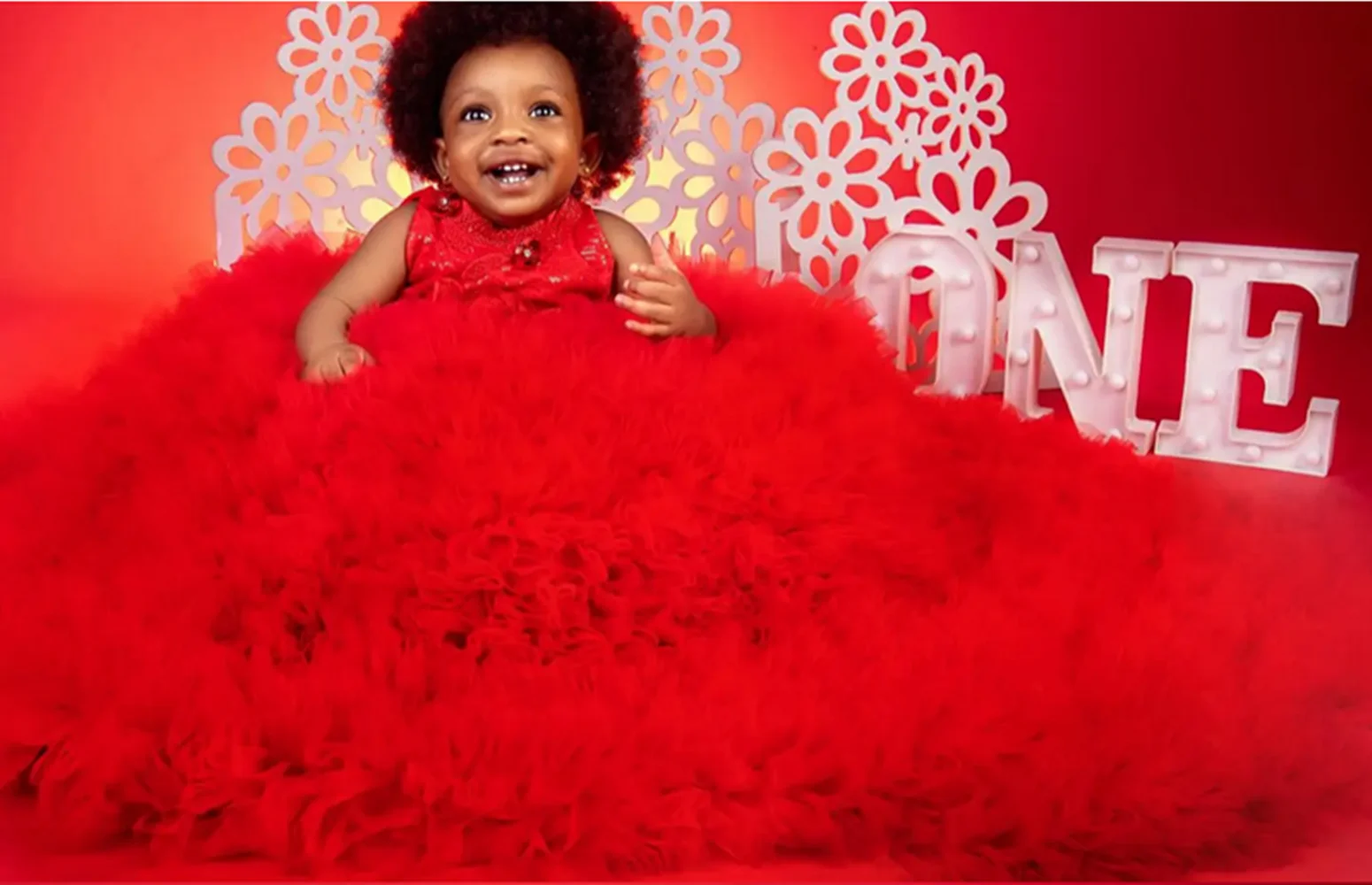 

Luxury Red Ruffles Flower Girl Dresses Sequined Princess Customized Baby Girls First Birthday Party Pageant Dress For Wedding