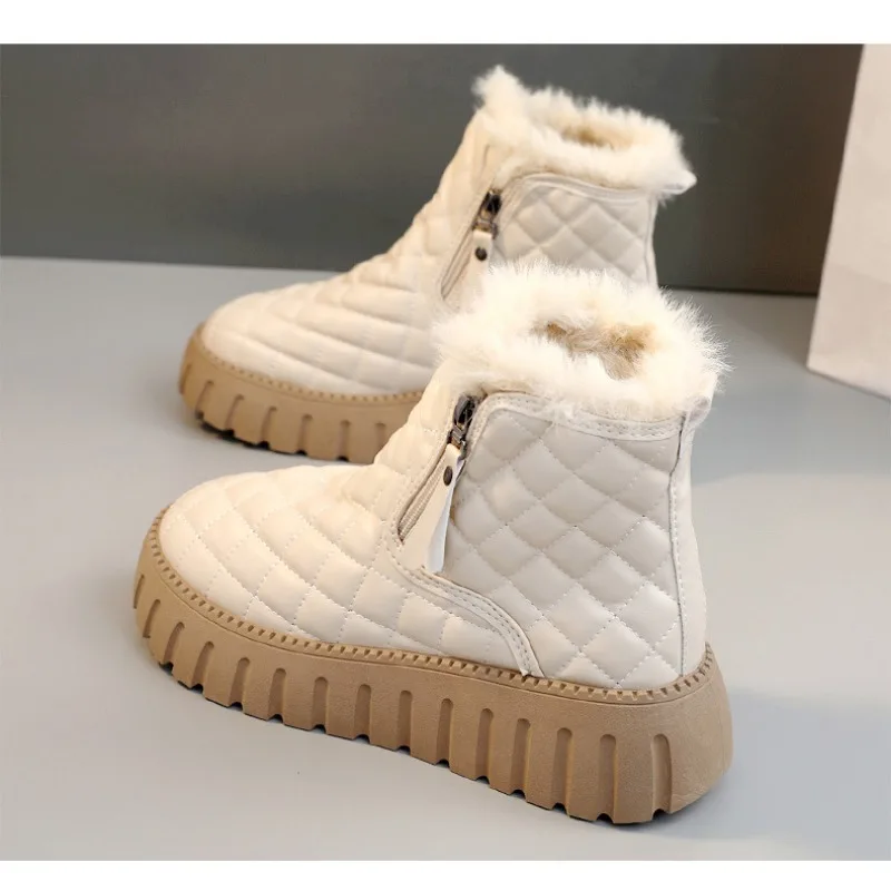 Botas de nieve para mujer, zapatos de algodón de Color sólido, botas con cremallera lateral para exteriores, botas de plataforma, zapatos ligeros de algodón antideslizantes, novedad de 2024