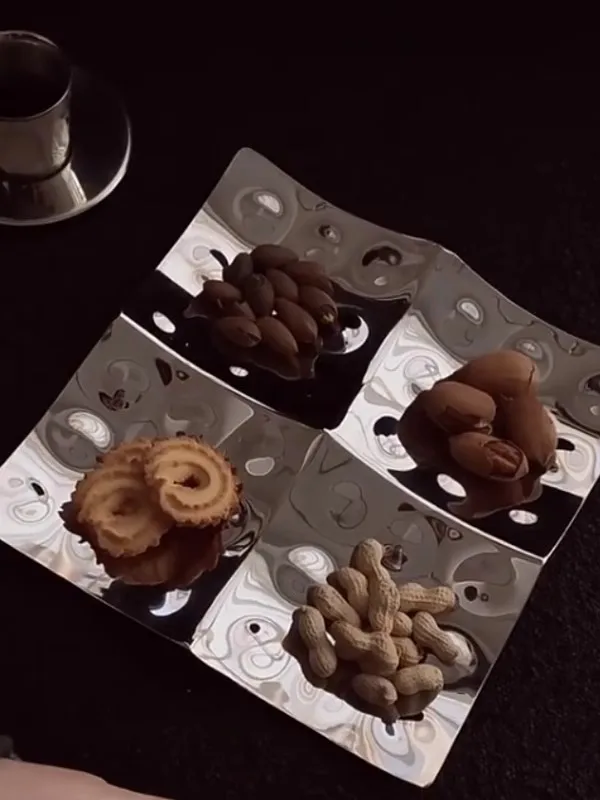 

Современный светлый роскошный креативный поддон из нержавеющей стали для гостиной, обеденный стол, семена дыни, арахисовый декоративный поддон Dim Sum