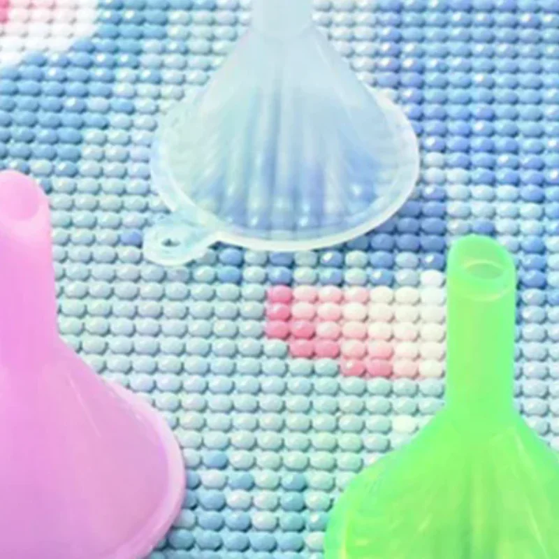 

Набор из 4-х контейнеров-воронок для бисера и аксессуаров для алмазной вышивки, новинка