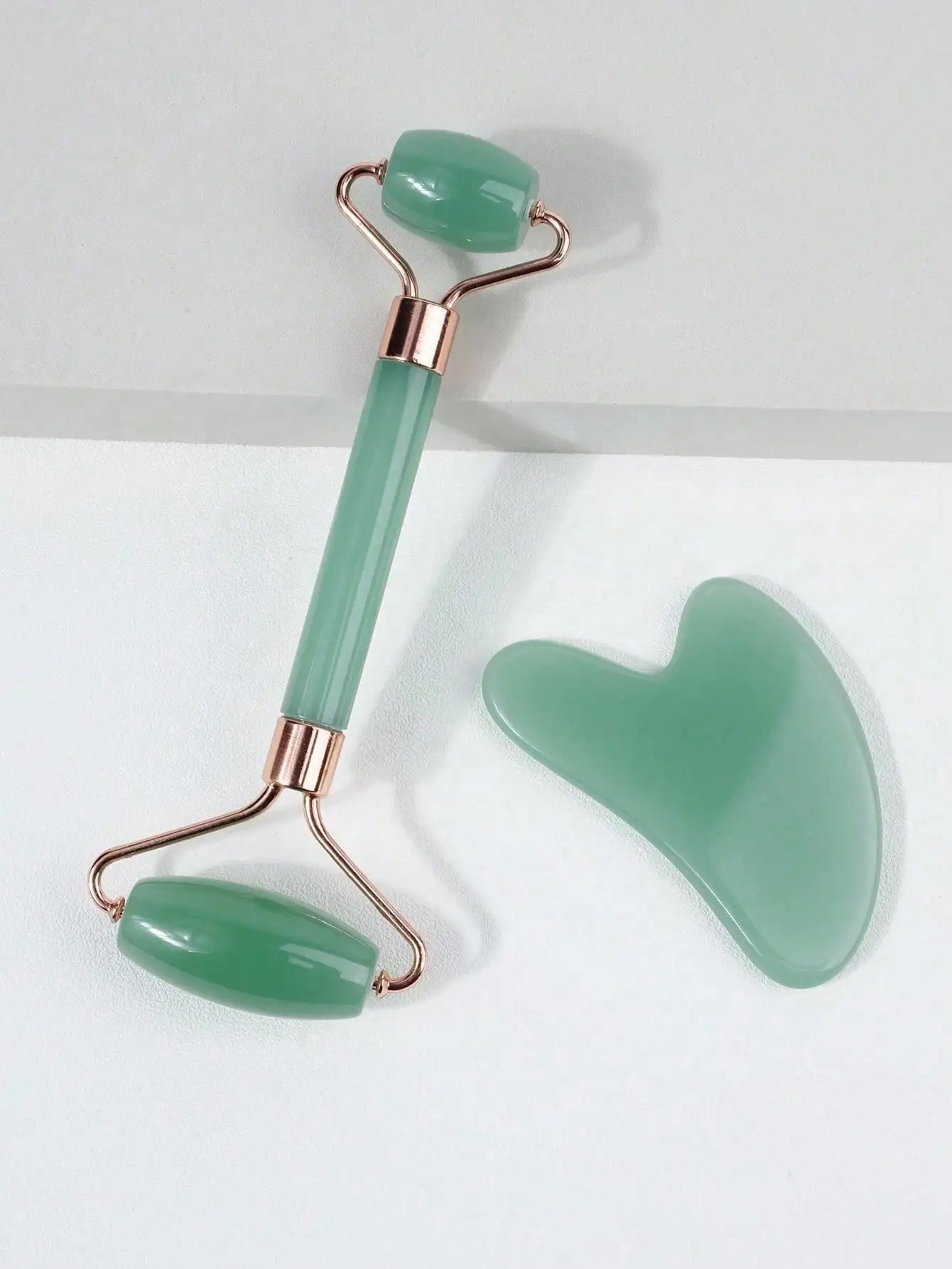 مجموعة أسطوانة تدليك من الراتنج مكونة من قطعتين - أسطوانة حجر اليشم ذات الرأس المزدوج ولوحة كشط للعين والوجه، عصا تدليك مزدوجة الرأس والجمال